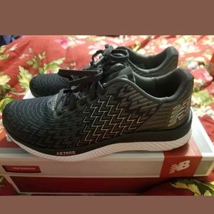 LN New Balance NB WRZHLB1Running Shoes Size 7.5